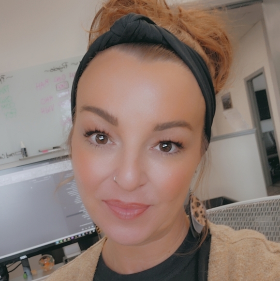 Live Like Listing: Shop my closet, low starts, under $10. - Picture 5 of 16